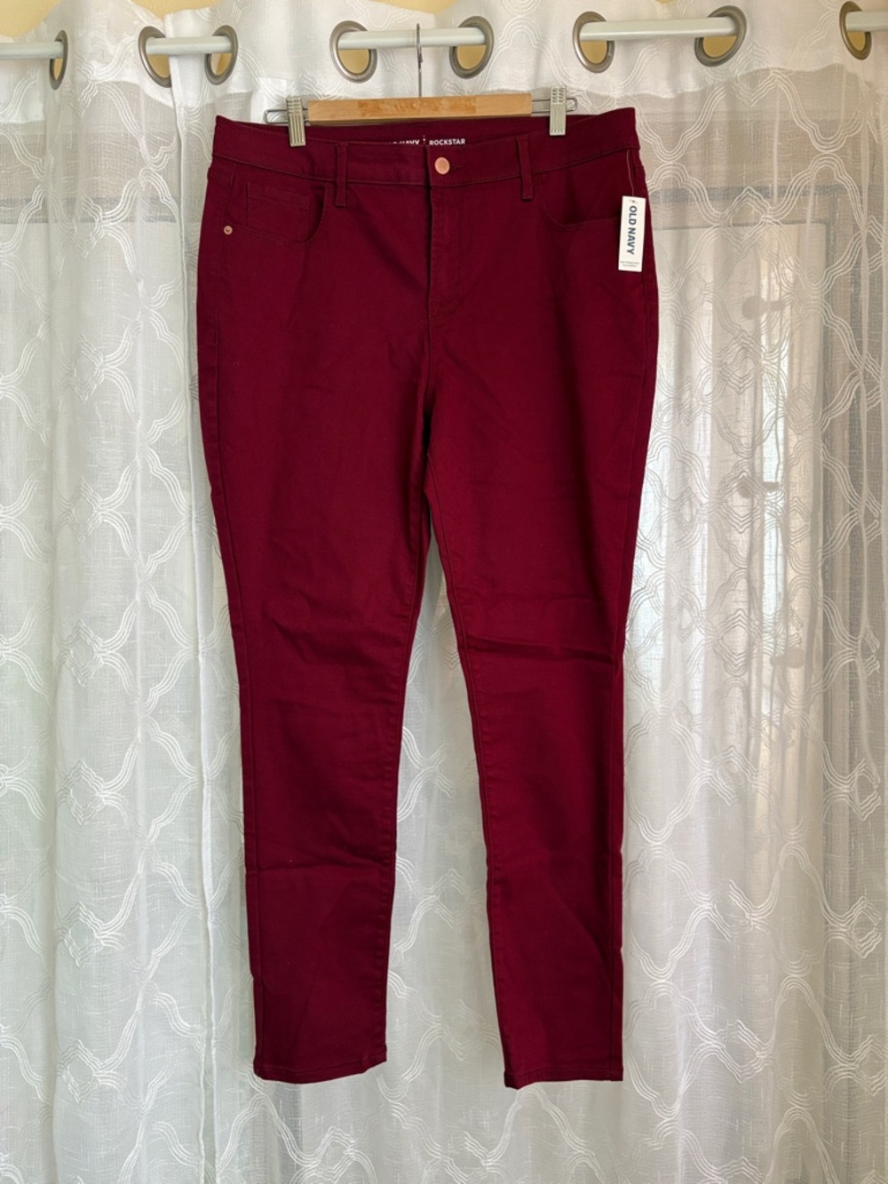Old Navy Skinny Pants in Burgundy